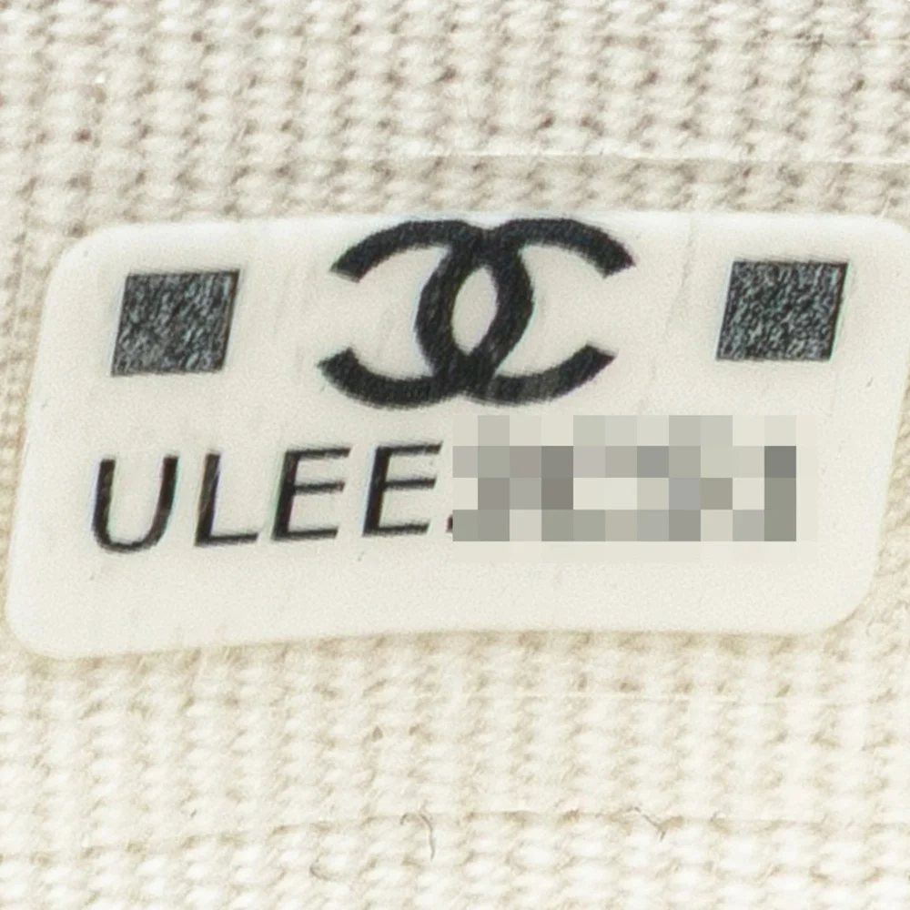 CHANEL White Caviar Leather Logo Wallet